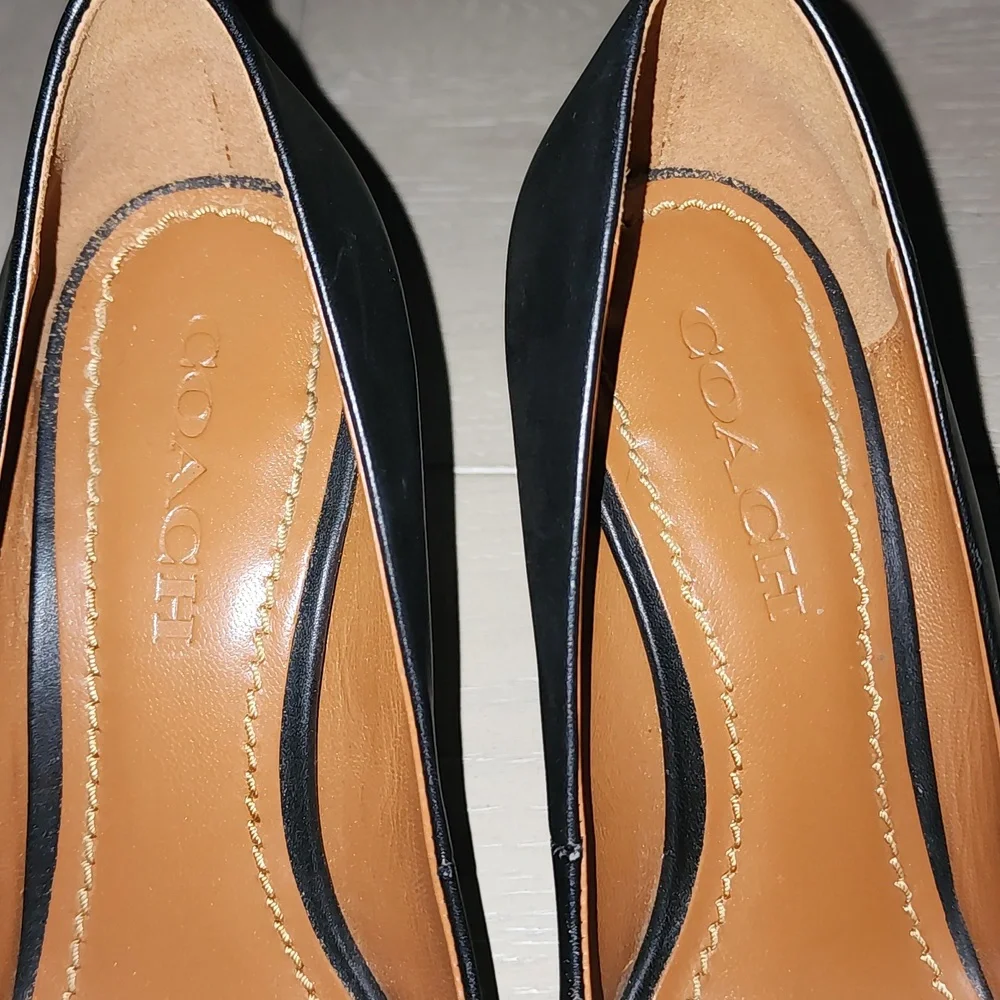 COACH PERFECT BLACK LEATHER EUC PUMPS SIZE 8.5M